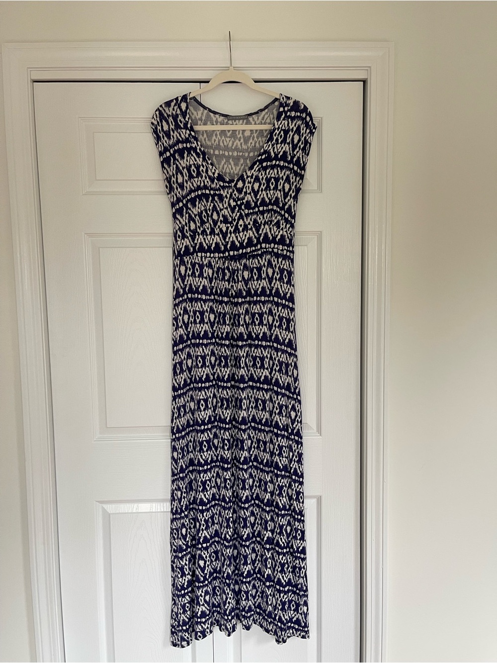 Loveappella Navy and White Patterned V-Neck Maxi Dress